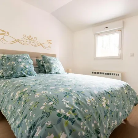 4 Bedroom Amazing In Ledinghem