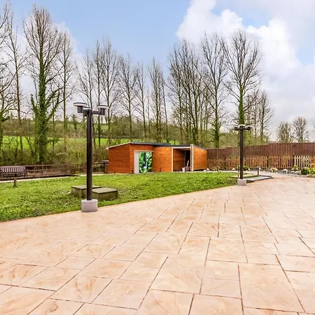 4 Bedroom Amazing In Ledinghem
